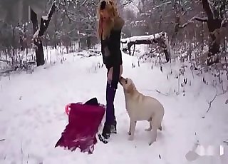 Unexperienced with a blond hair penetrating a mutt in the snow